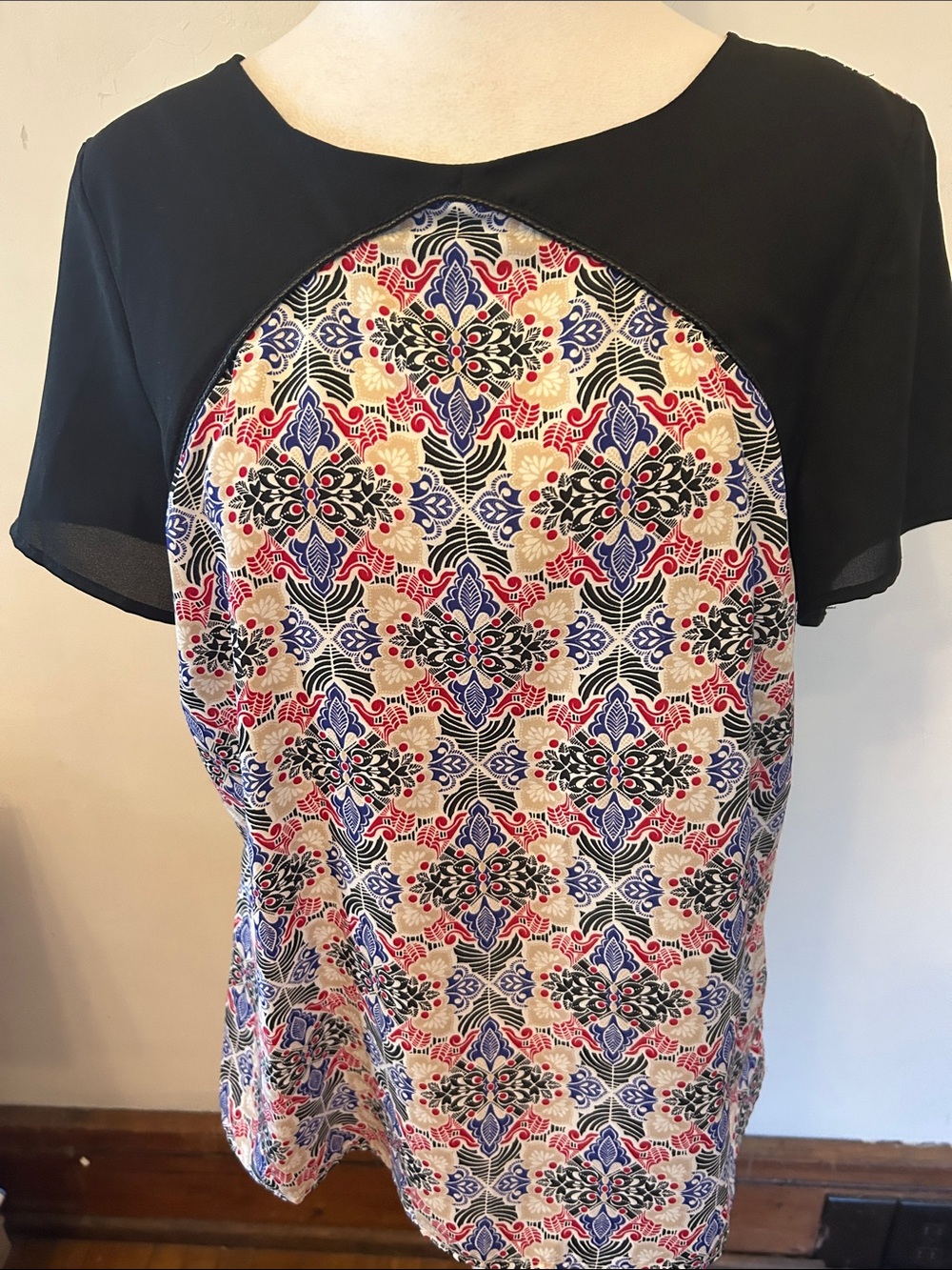 Preston & York Black Multicolor Patterned cap sleeve blouse Size S EUC